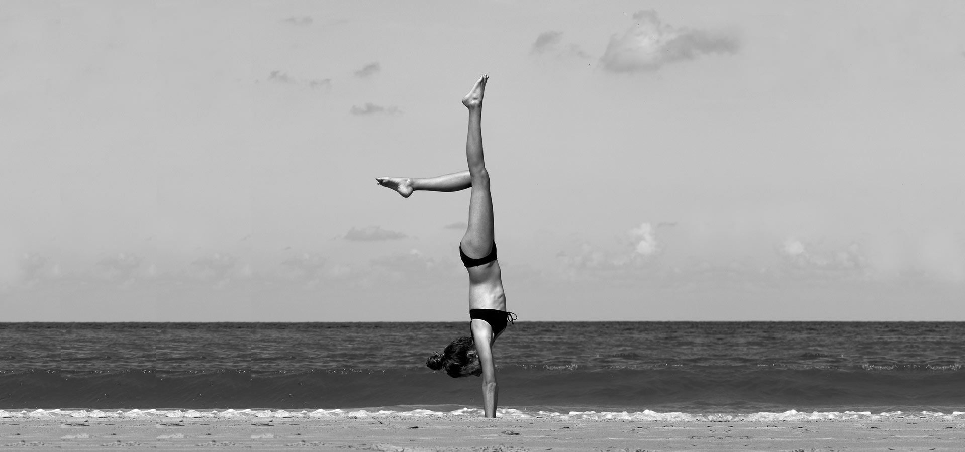 SW Foto von einer Frau am Strand